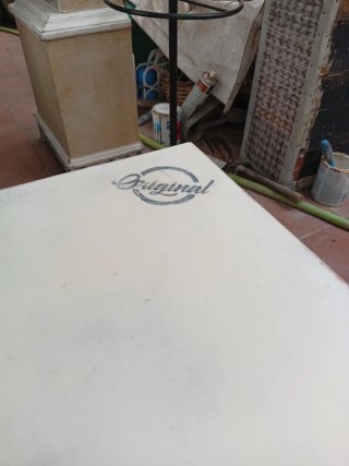 Mesa auxiliar decorada