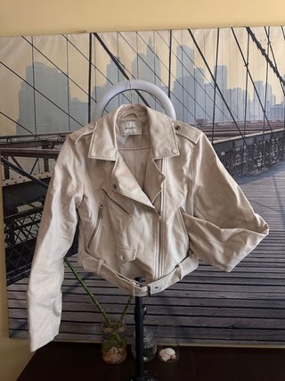 Chaqueta Biker Stradivarius Efecto Piel Crema