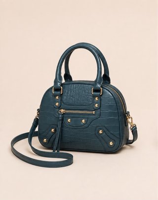 Bolso azul con textura de cocodrilo