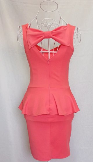 Vestido péplum coral lazo espalda T. S