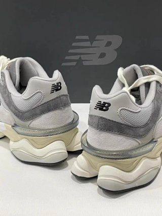 New Balance 45 Blancas y Negras