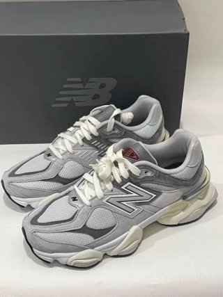 New Balance 45 Blancas y Negras