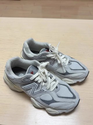 New Balance 40 Blancas/Negras Originales