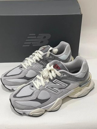 New Balance 9060 Gris/Blanco Talla 43