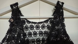 Mono corto negro con encaje Khloefemme