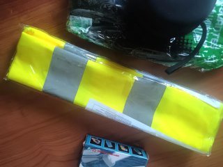 Lote baliza v16, chaleco, linterna y guantes