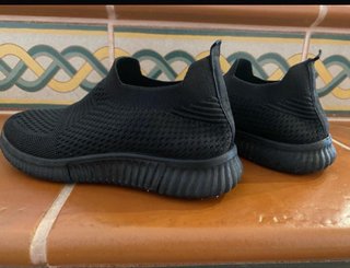 Zapatillas negras sin cordones