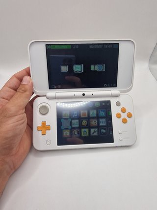 Nintendo 2DS XL Arancione e Bianco