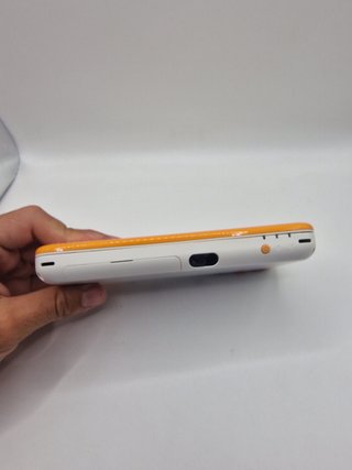 Nintendo 2DS XL Arancione e Bianco