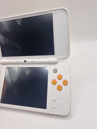 Nintendo 2DS XL Arancione e Bianco