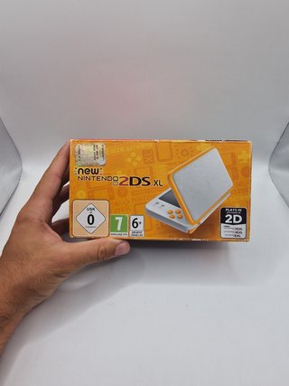 Nintendo 2DS XL Arancione e Bianco