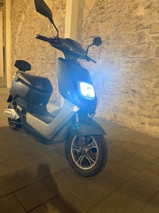 Moto Eléctrica Scooter Negra/Plateada