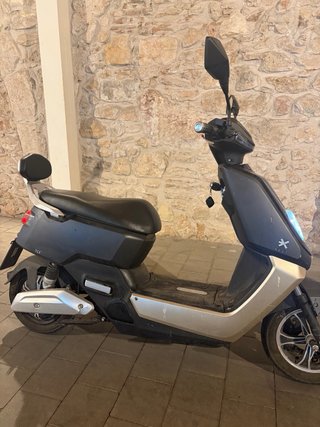Moto Eléctrica Scooter Negra/Plateada