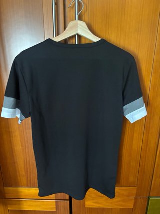 Camiseta deportiva Puma negra y gris
