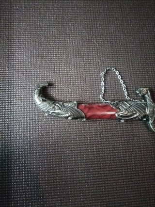 Daga decorativa con cadena