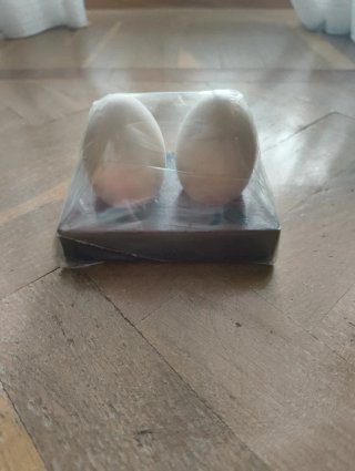 Decoración huevos con caras divertidas.