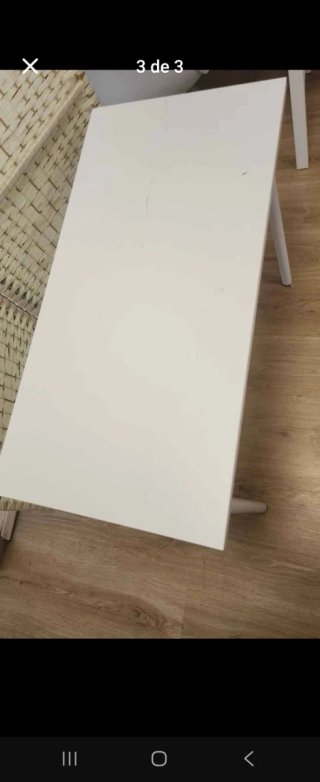 Mesa de madera blanca