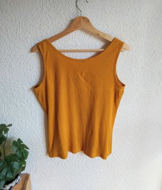 Camiseta tirantes mostaza acanalada Talla 42 (XL)