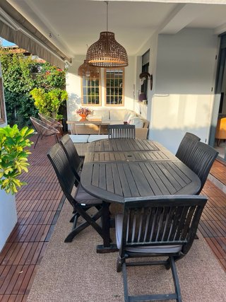Mesa y 6 Sillas de Comedor de Madera Oscura
