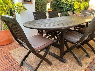 Mesa y 6 Sillas de Comedor de Madera Oscura