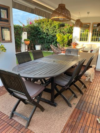 Mesa y 6 Sillas de Comedor de Madera Oscura