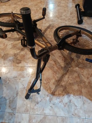 Bicicleta BMX Negra y Dorada