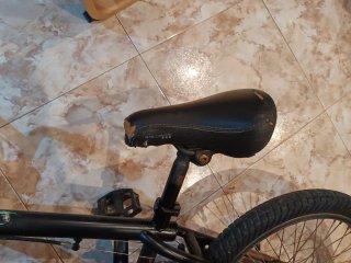 Bicicleta BMX Negra y Dorada