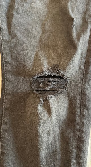 Pantalón Pull&Bear negro desgastado T44