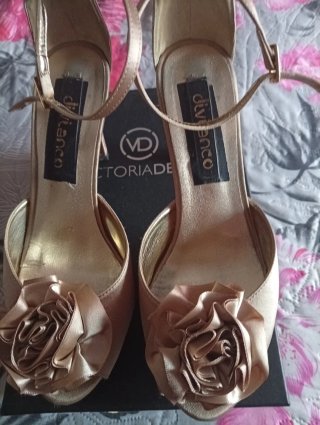 Zapatos de tacón VICTORIADELEF beige/dorado