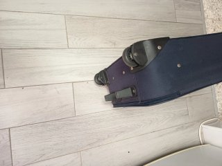 Maleta de viaje azul con ruedas