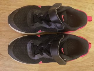 Zapatillas Nike niña negras y rosas, talla 28