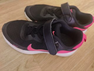 Zapatillas Nike niña negras y rosas, talla 28