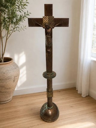 Cruz de altar de bronce