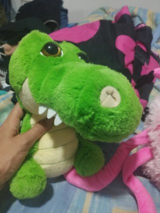 Lote 3 peluches: cocodrilo, conejo y corazón