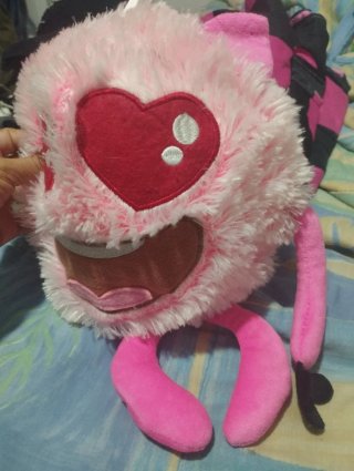 Lote 3 peluches: cocodrilo, conejo y corazón