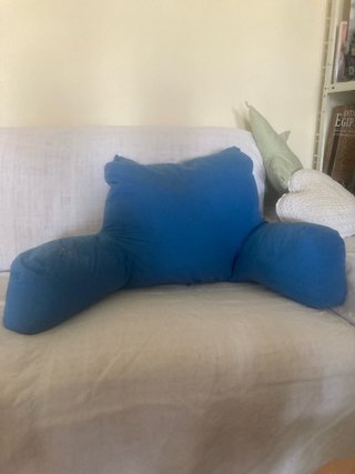 Cojín de lectura azul para sillón