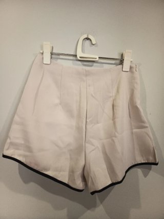 Conjunto body y short beige con negro