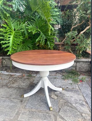 Mesa de comedor redonda de madera