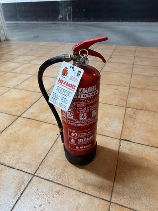 Extintor BIZKOR Polvo ABC caducado