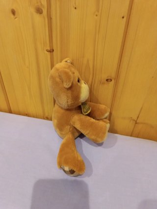 Oso de peluche marrón pequeño