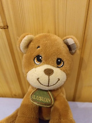 Oso de peluche marrón pequeño