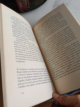 El niño con el pijama de rayas