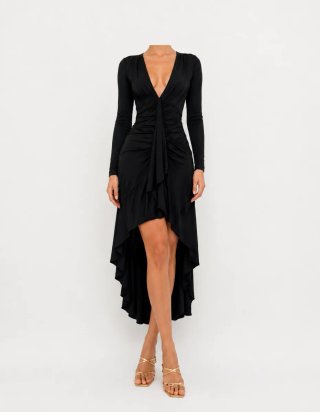 Vestido negro largo con volantes