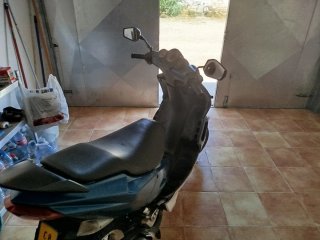 Ciclomotor Scooter Azul y Blanco