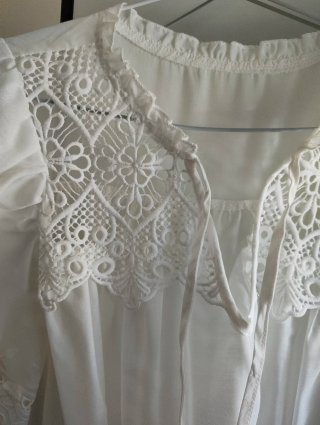 Blusa romántica Shein bordada talla L