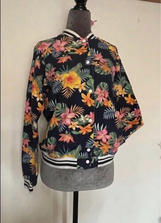 Chaqueta bomber floral tropical