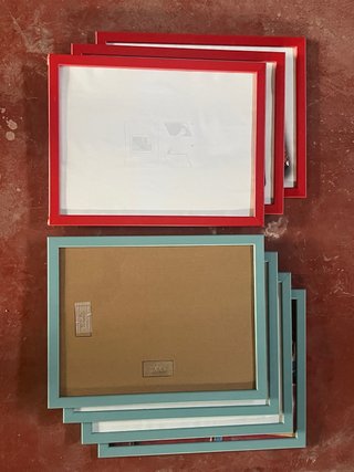 Marcos de fotos Ikea rojos y turquesa