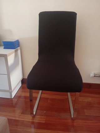 Mesa de comedor blanca y negra, sillas de regalo