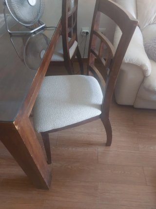 Mesa de comedor con 4 sillas