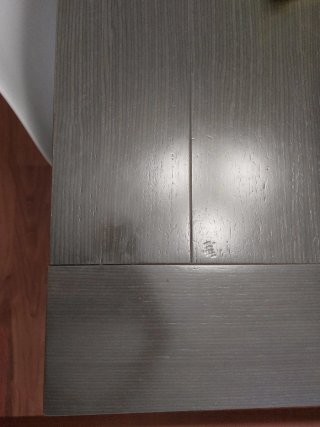 Mesa de comedor de madera gris y negra